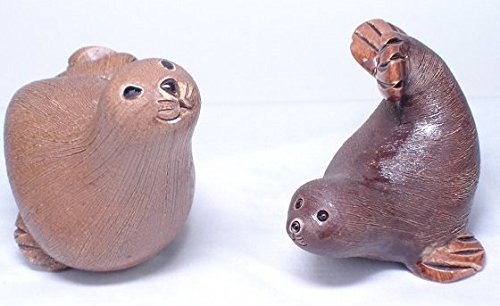 茶色いアザラシの陶器置物